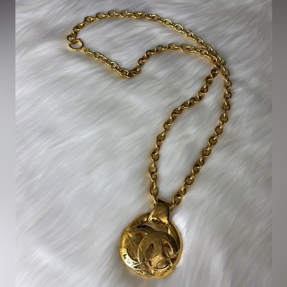 Authentic Chanel Vintage Coco Mark 94P Gold Pendant Necklace W/Box - Picture 5 of 11